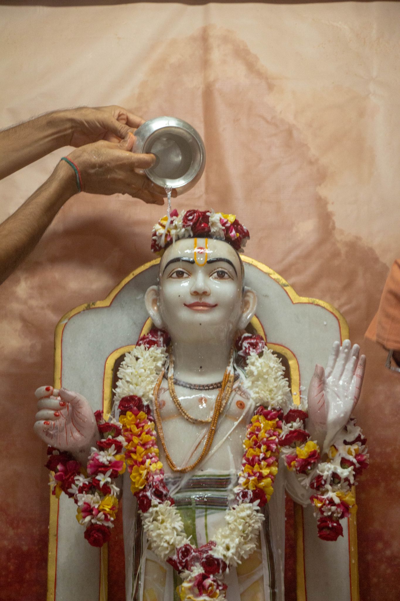 ©1987-2017 SKS Swaminarayan Temple East London