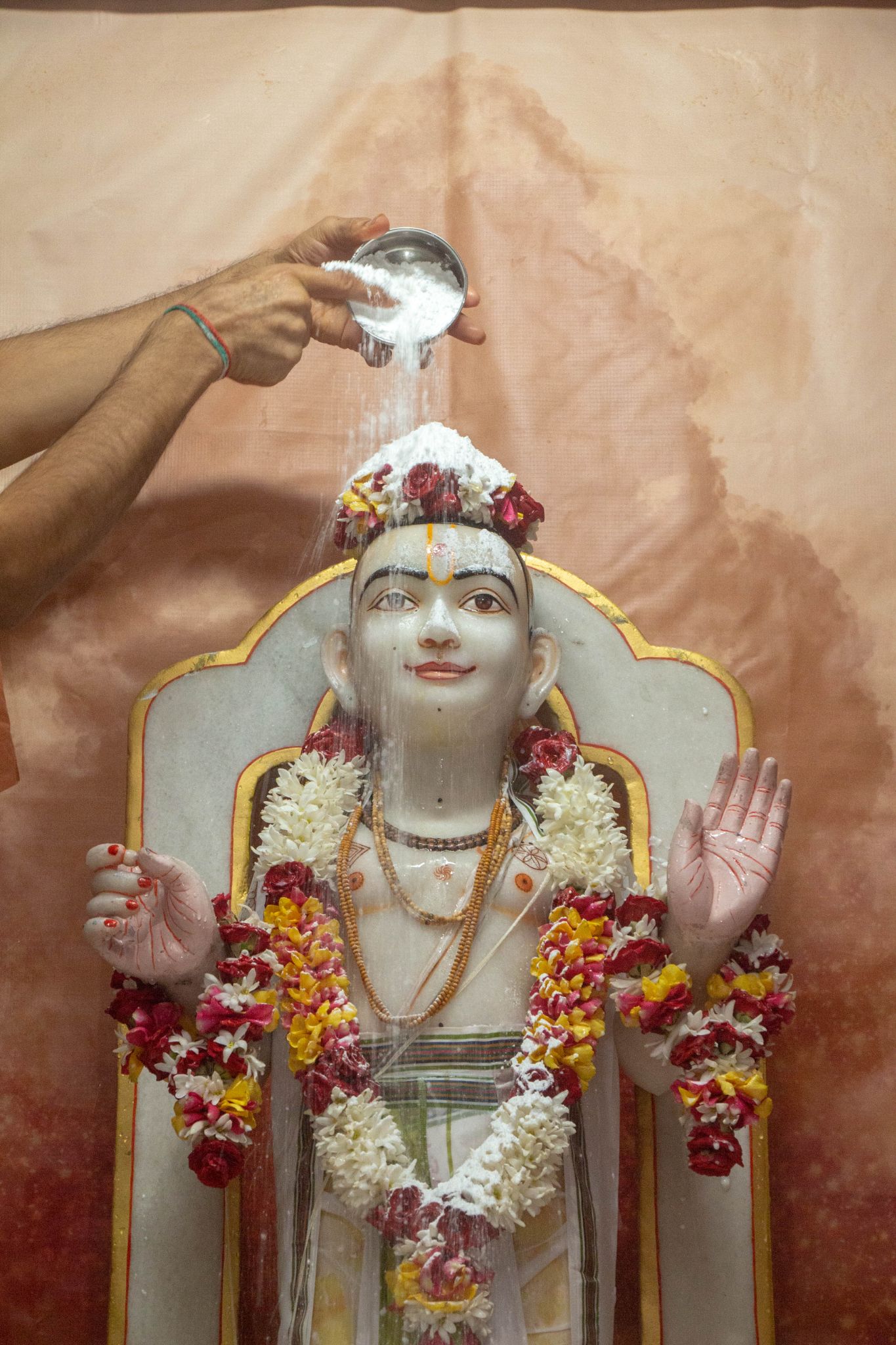 ©1987-2017 SKS Swaminarayan Temple East London