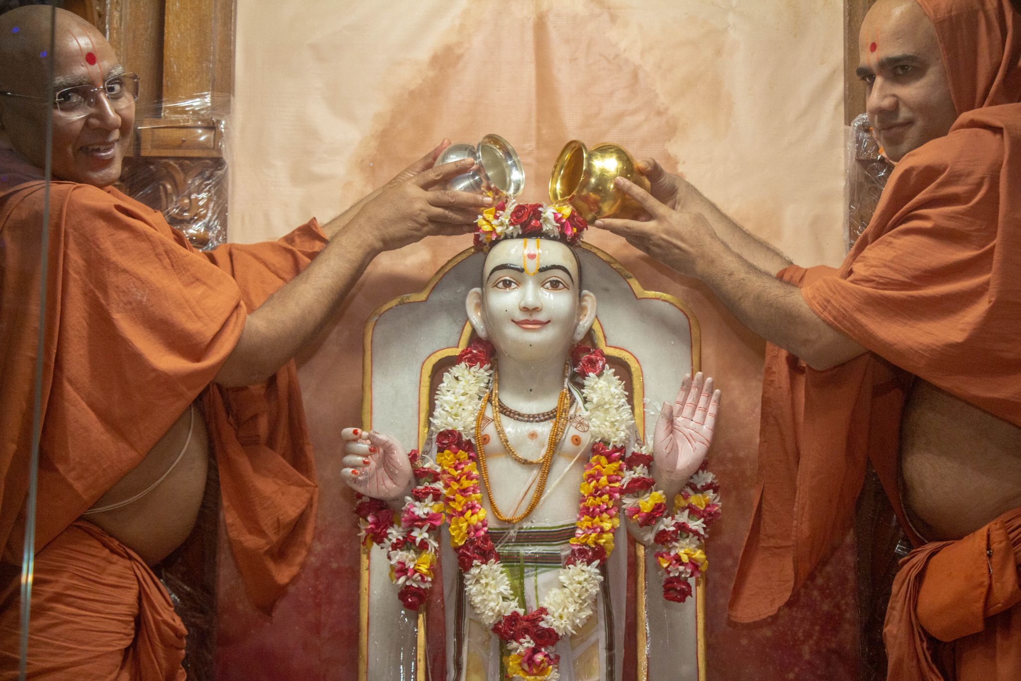 ©1987-2017 SKS Swaminarayan Temple East London