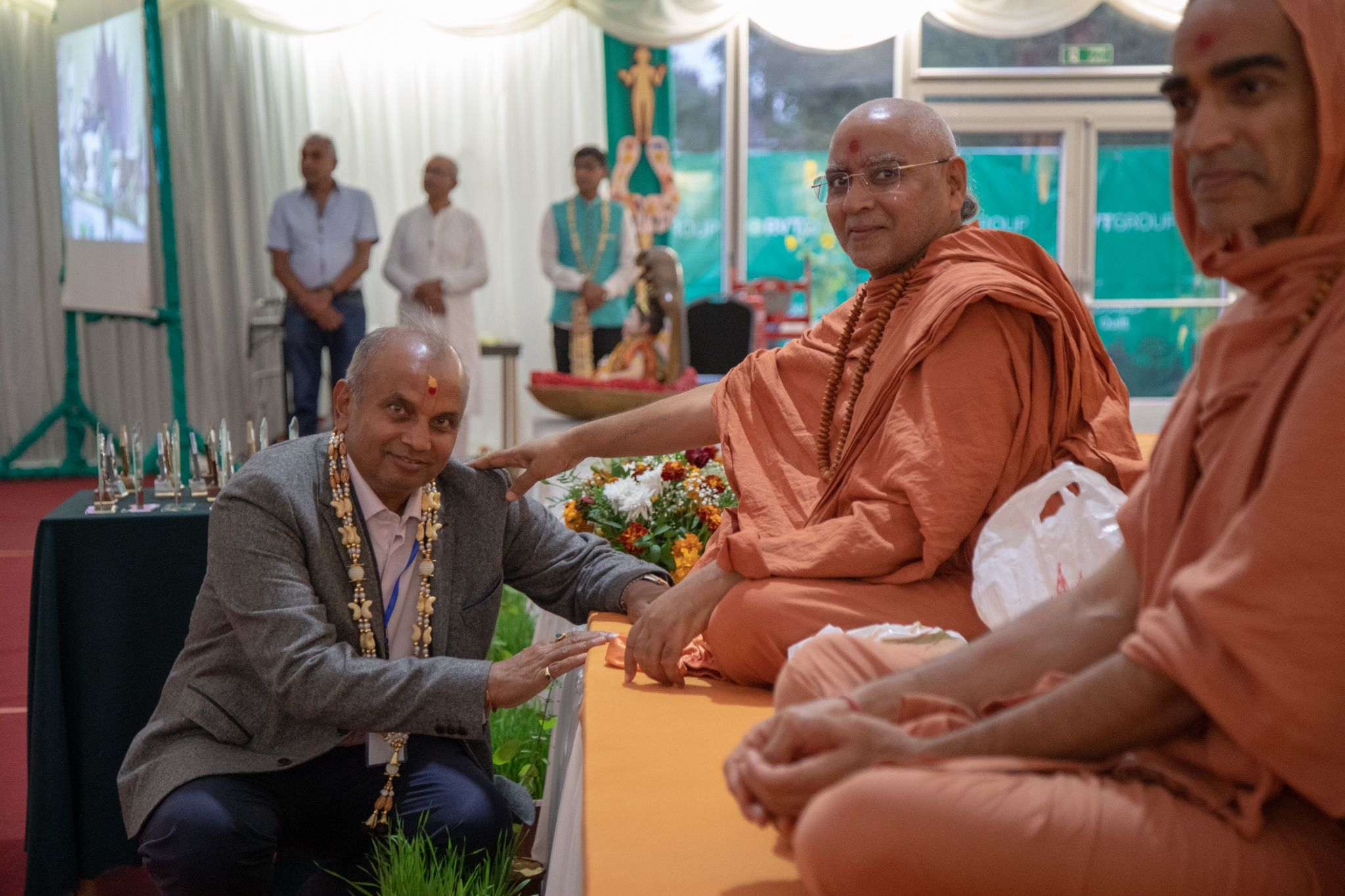 ©1987-2017 SKS Swaminarayan Temple East London