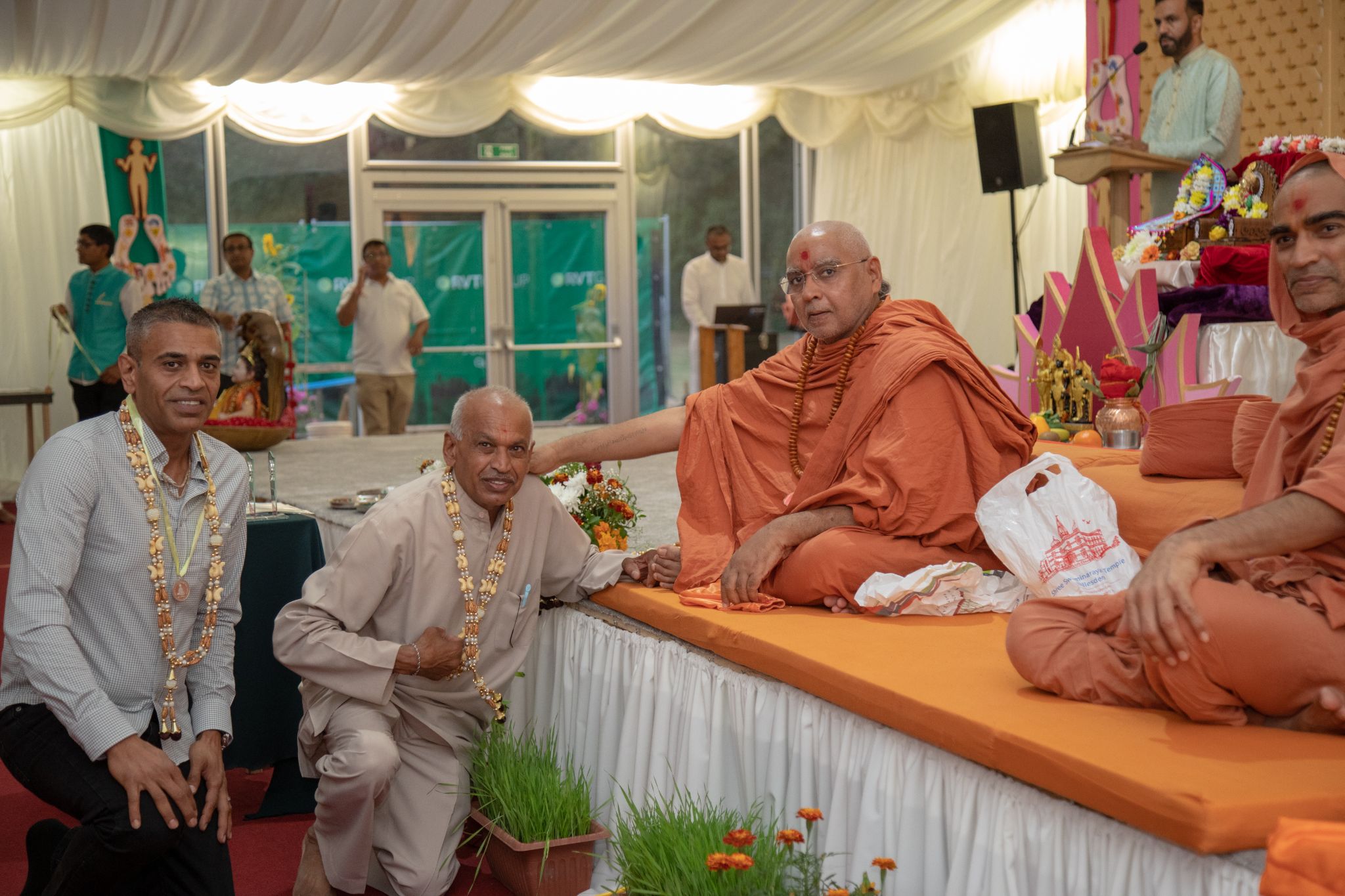 ©1987-2017 SKS Swaminarayan Temple East London