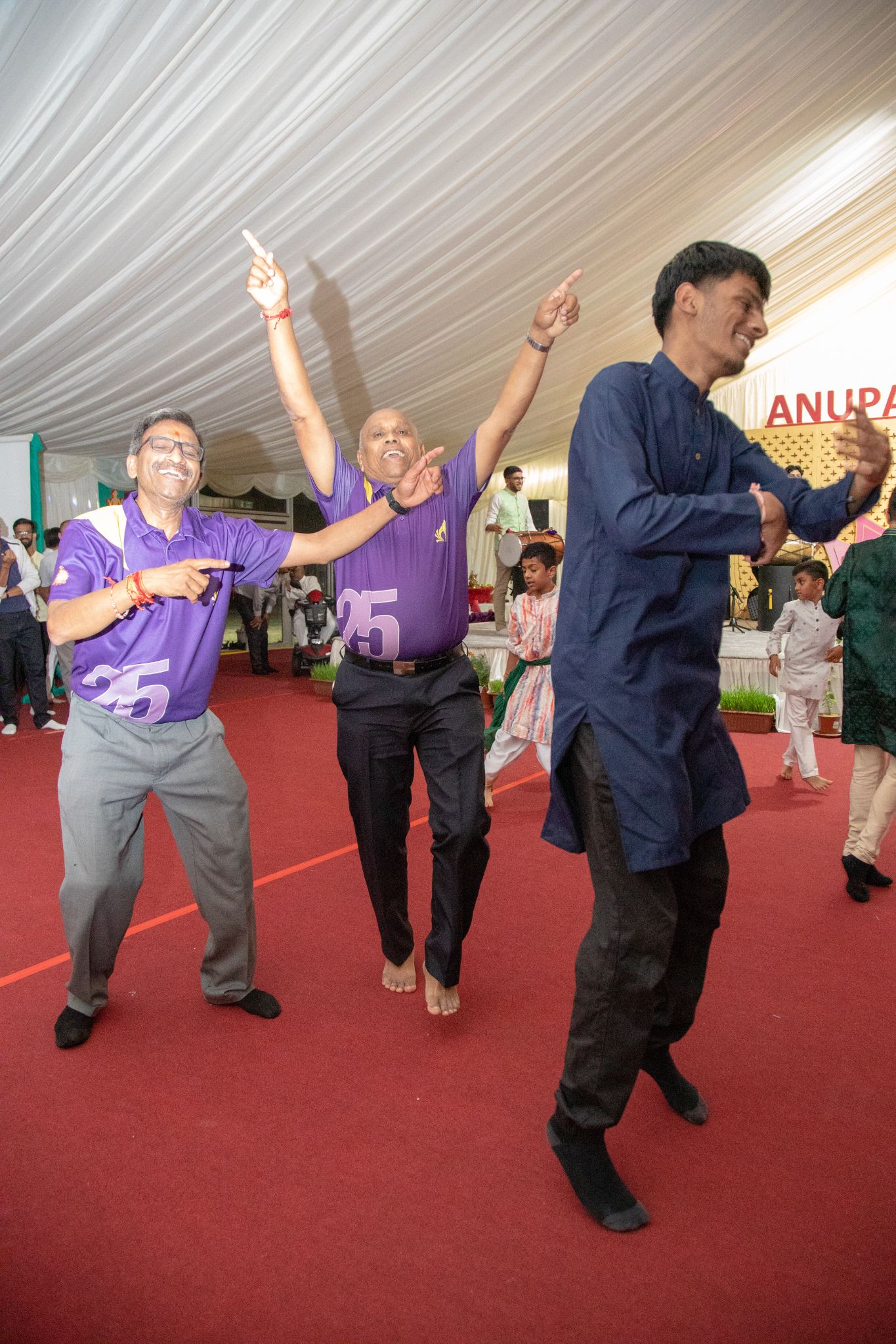 ©1987-2017 SKS Swaminarayan Temple East London