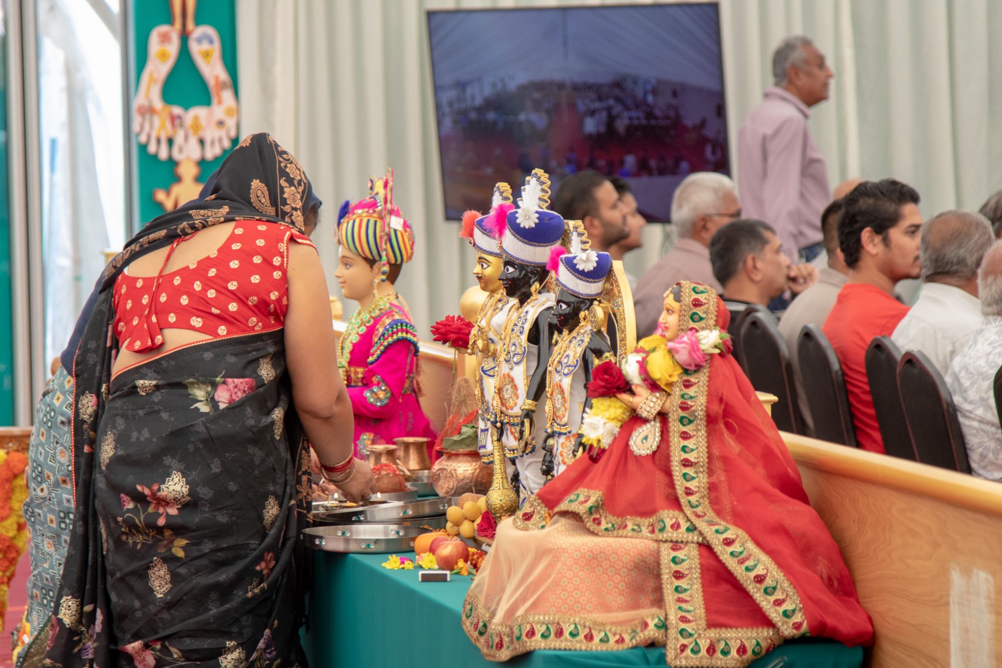 ©1987-2017 SKS Swaminarayan Temple East London