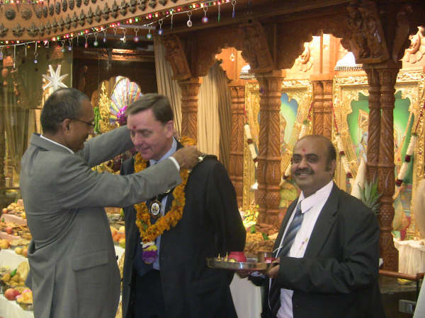 ©1987-2017 SKS Swaminarayan Temple East London