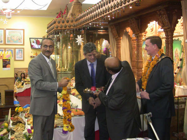 ©1987-2017 SKS Swaminarayan Temple East London