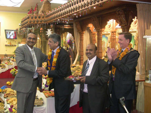 ©1987-2017 SKS Swaminarayan Temple East London