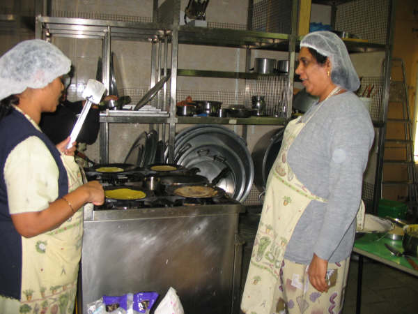 ©1987-2017 SKS Swaminarayan Temple East London