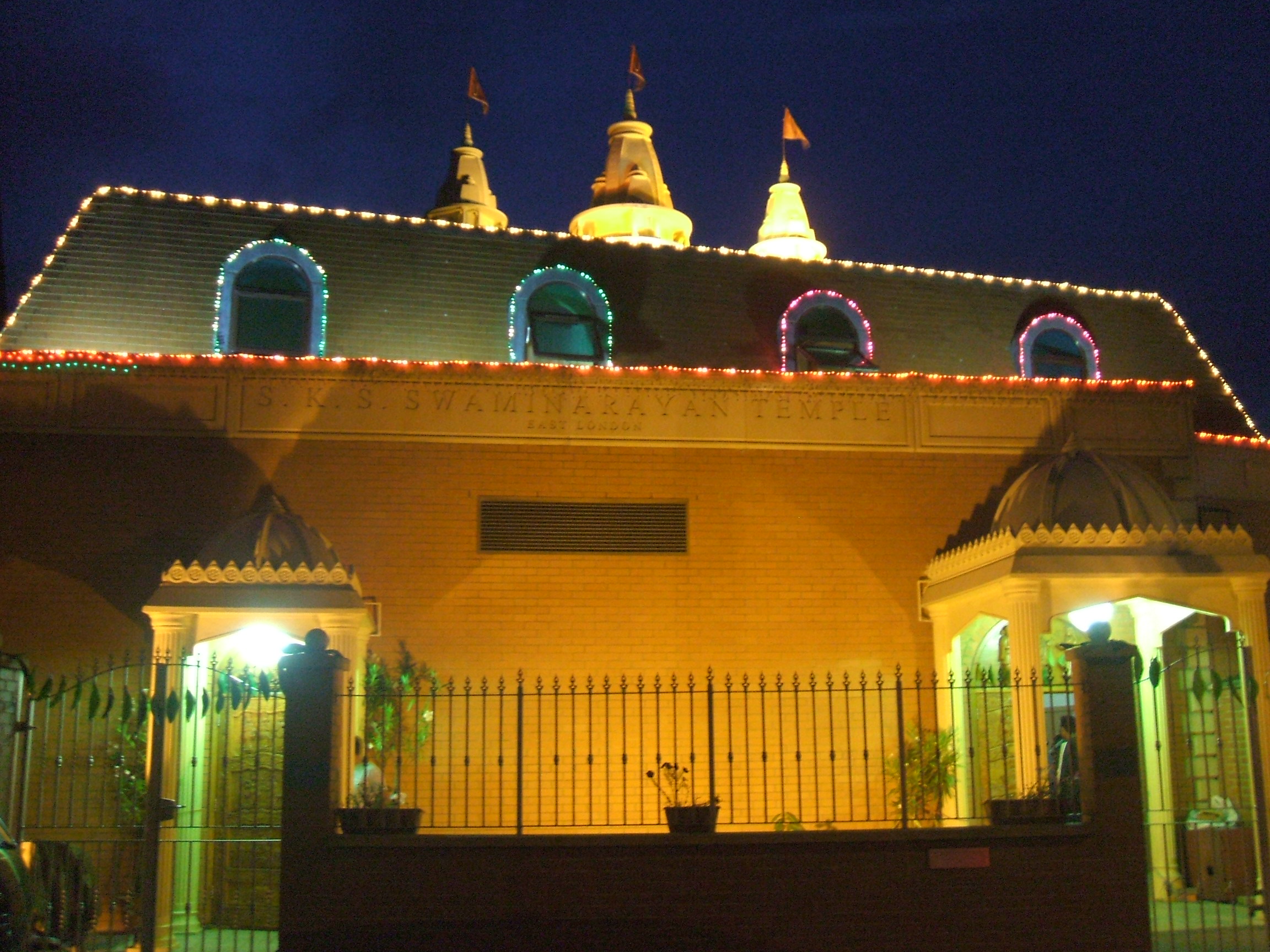 ©1987-2017 SKS Swaminarayan Temple East London