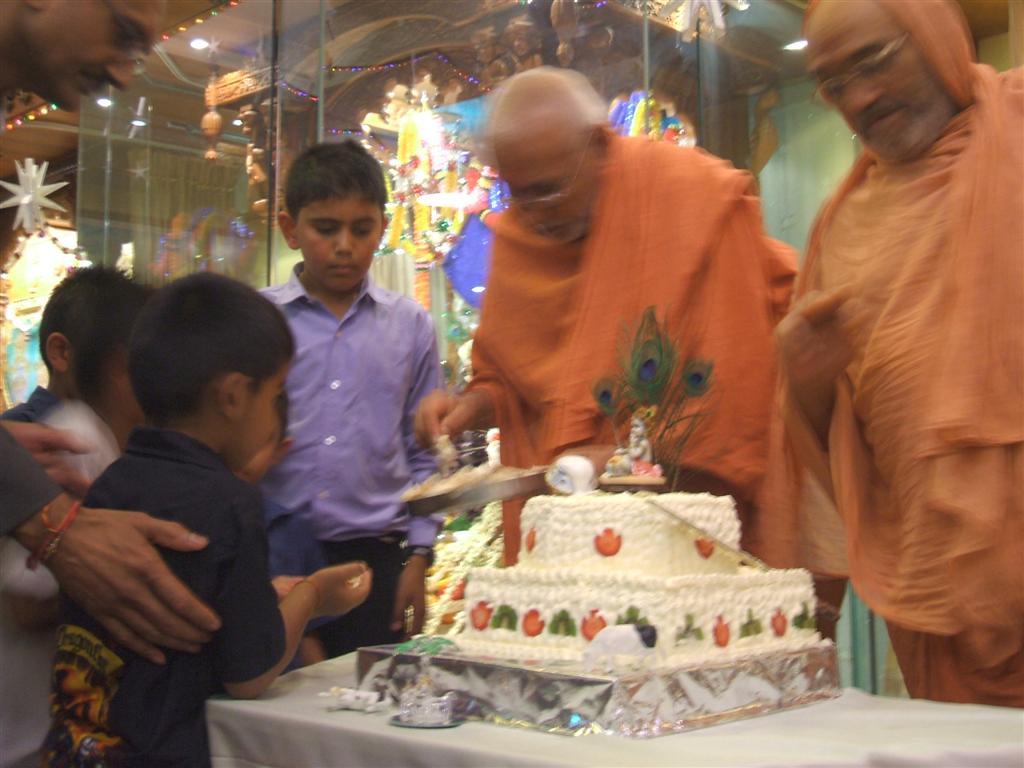 ©1987-2017 SKS Swaminarayan Temple East London