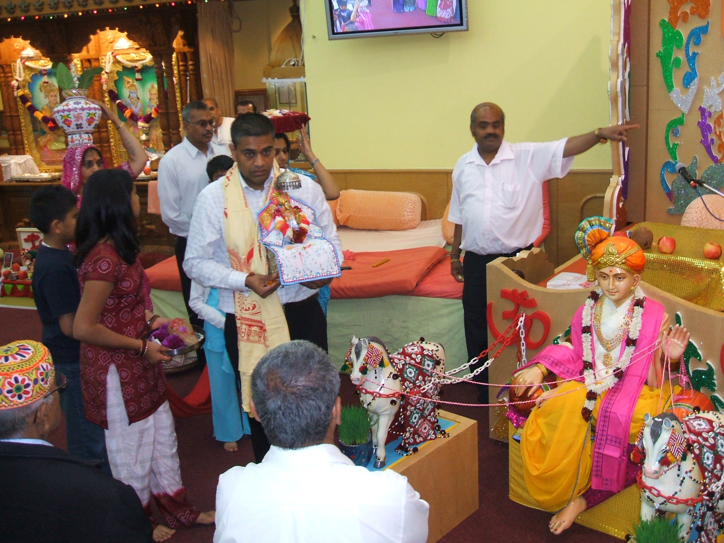 ©1987-2017 SKS Swaminarayan Temple East London