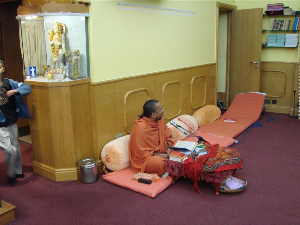 ©1987-2017 SKS Swaminarayan Temple East London