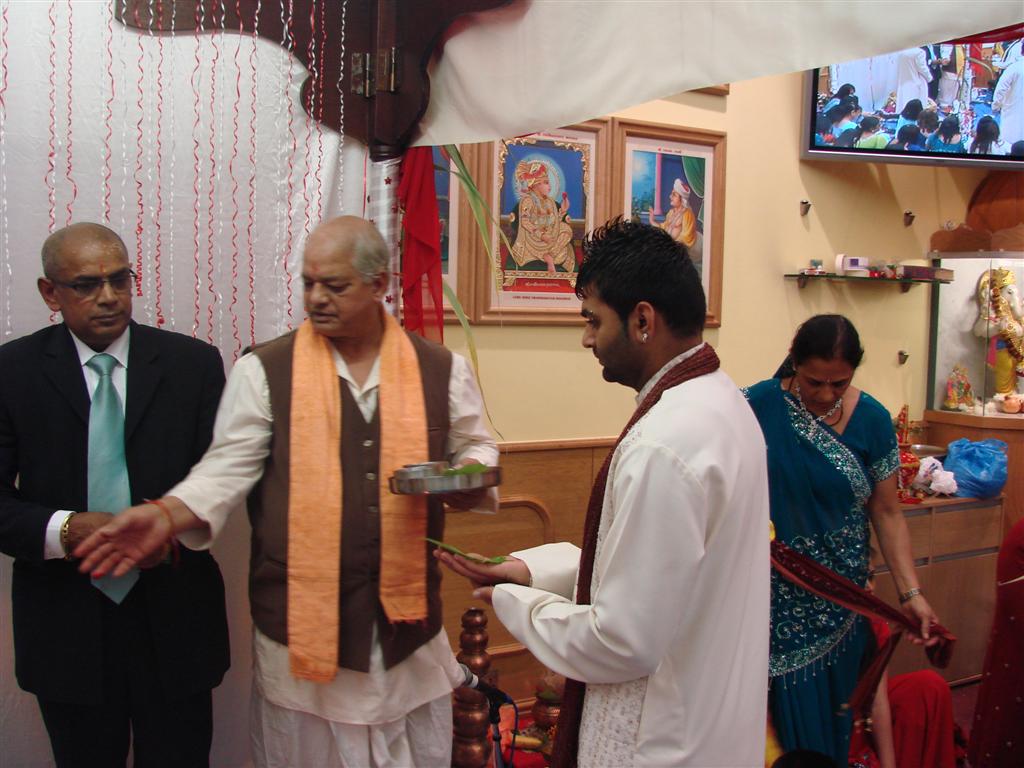 ©1987-2017 SKS Swaminarayan Temple East London