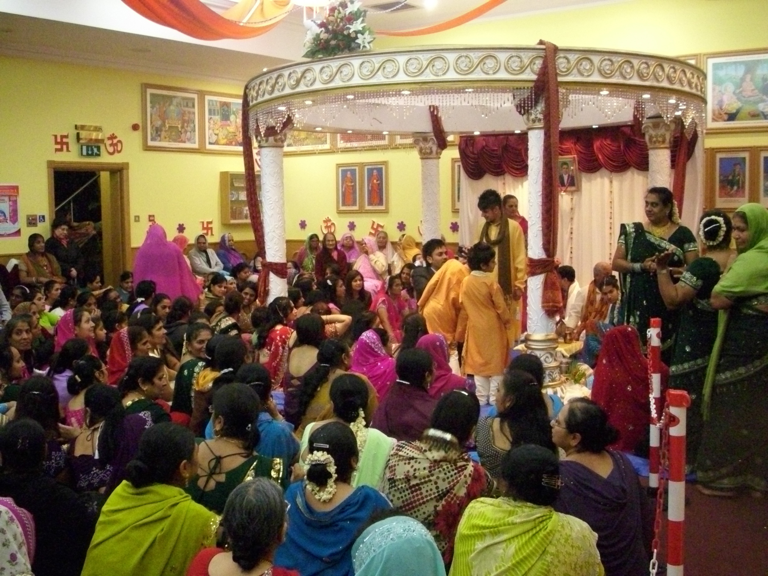 DSCI0017 - ©1987-2017 SKS Swaminarayan Temple East London