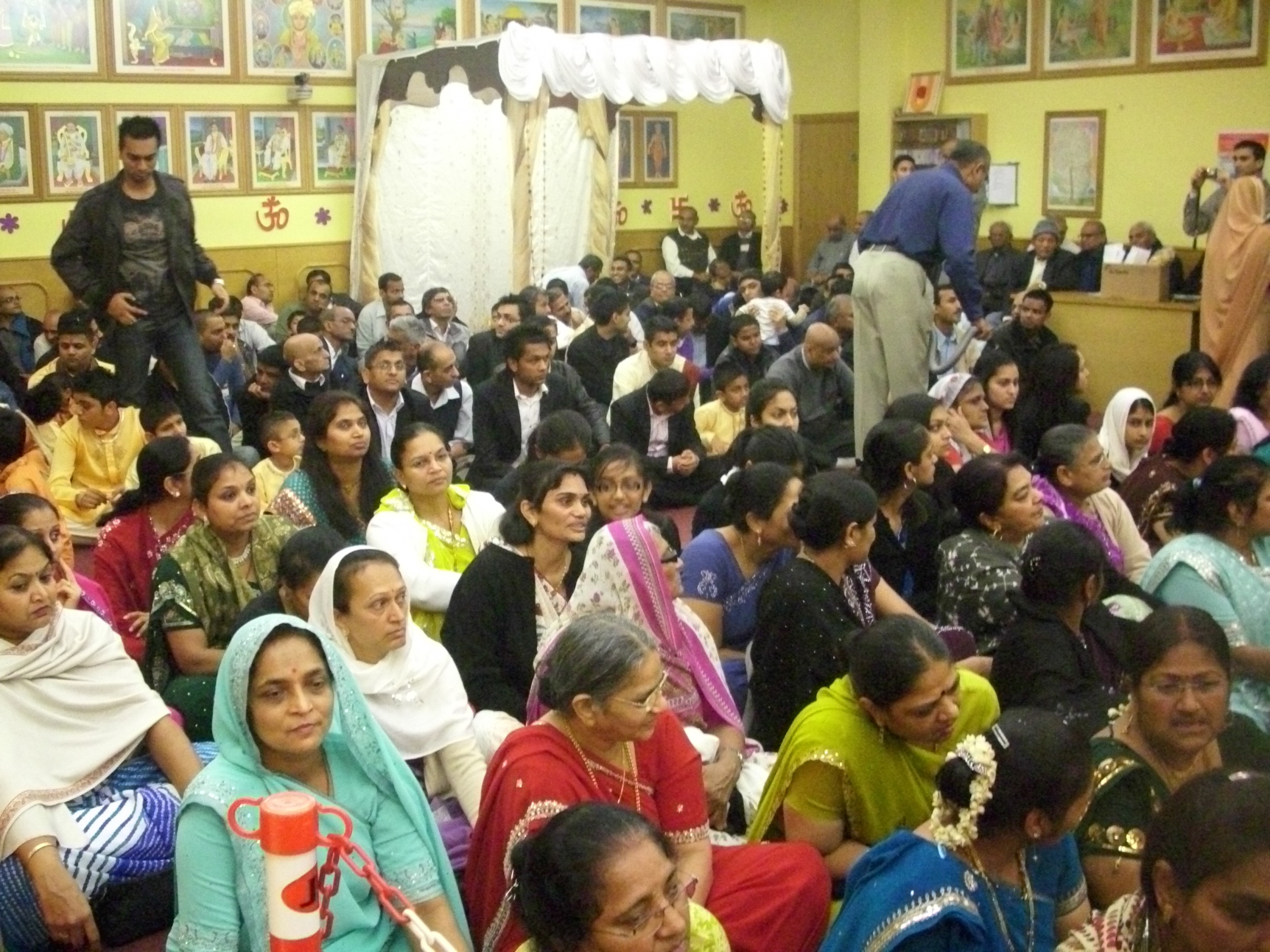 DSCI0021 - ©1987-2017 SKS Swaminarayan Temple East London