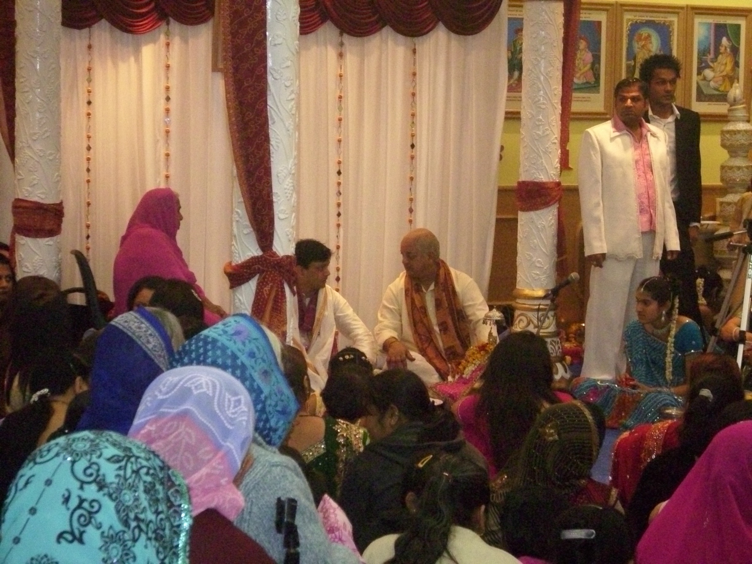 DSCI0027 - ©1987-2017 SKS Swaminarayan Temple East London