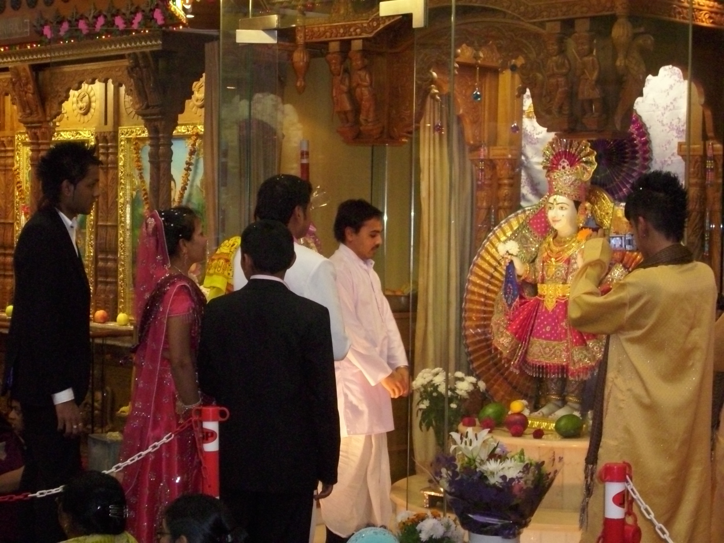 DSCI0070 - ©1987-2017 SKS Swaminarayan Temple East London