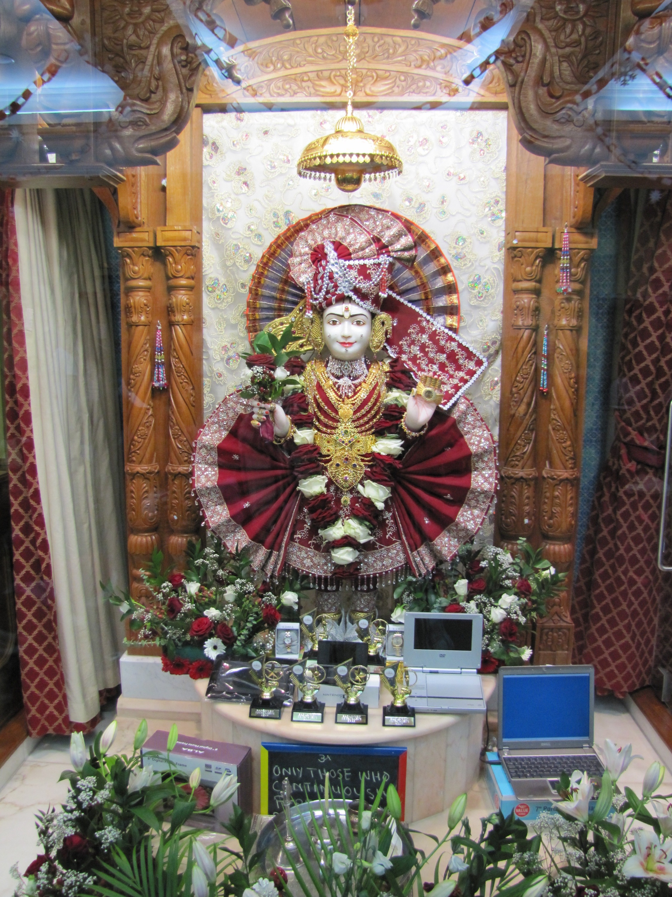 ©1987-2017 SKS Swaminarayan Temple East London