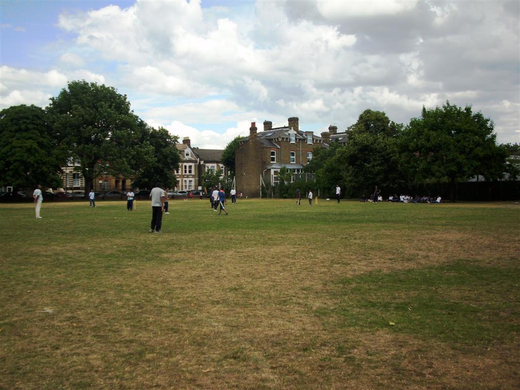 DSCI0095 - ©1987-2017 SKS Swaminarayan Temple East London