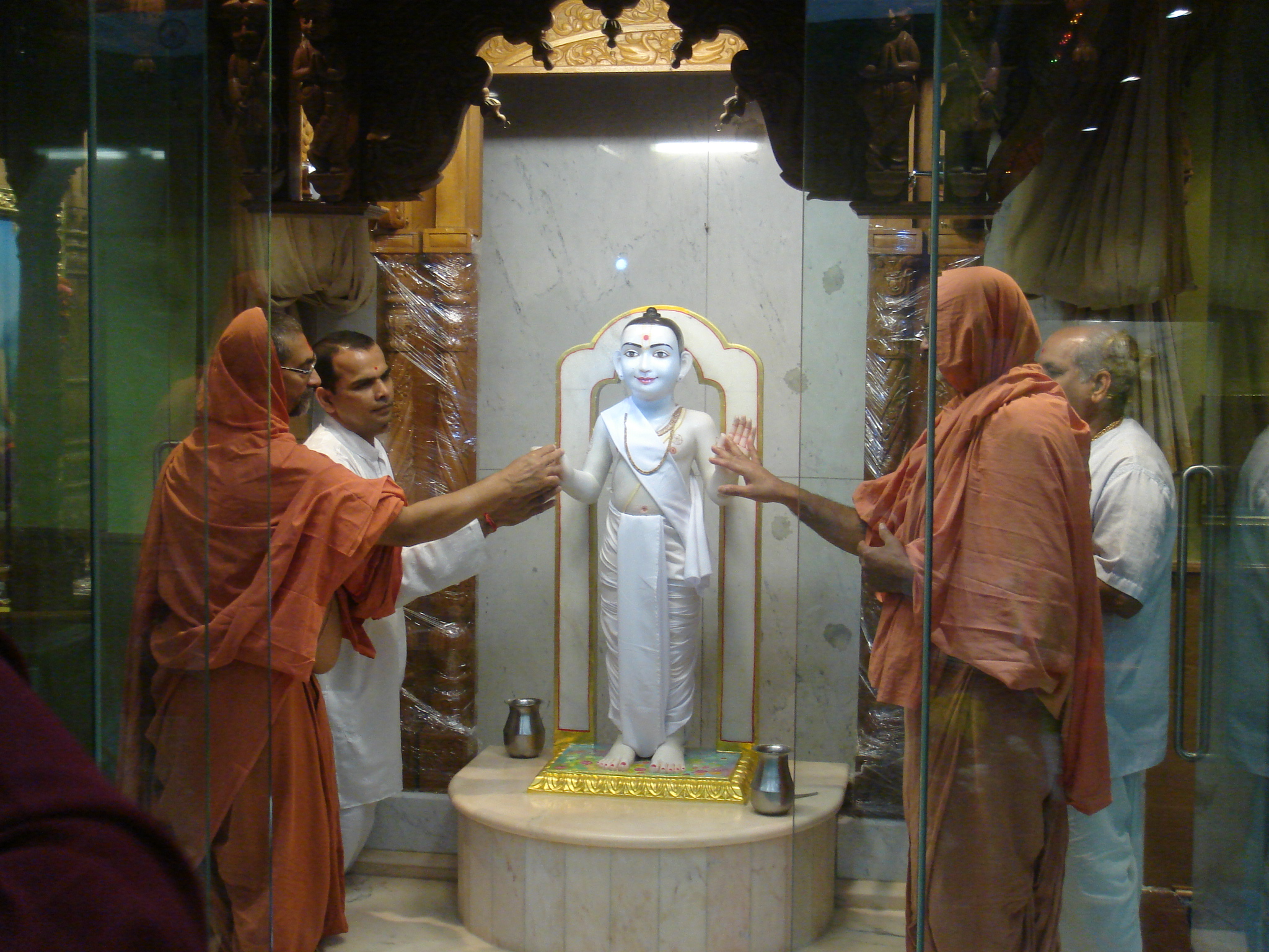 ©1987-2017 SKS Swaminarayan Temple East London