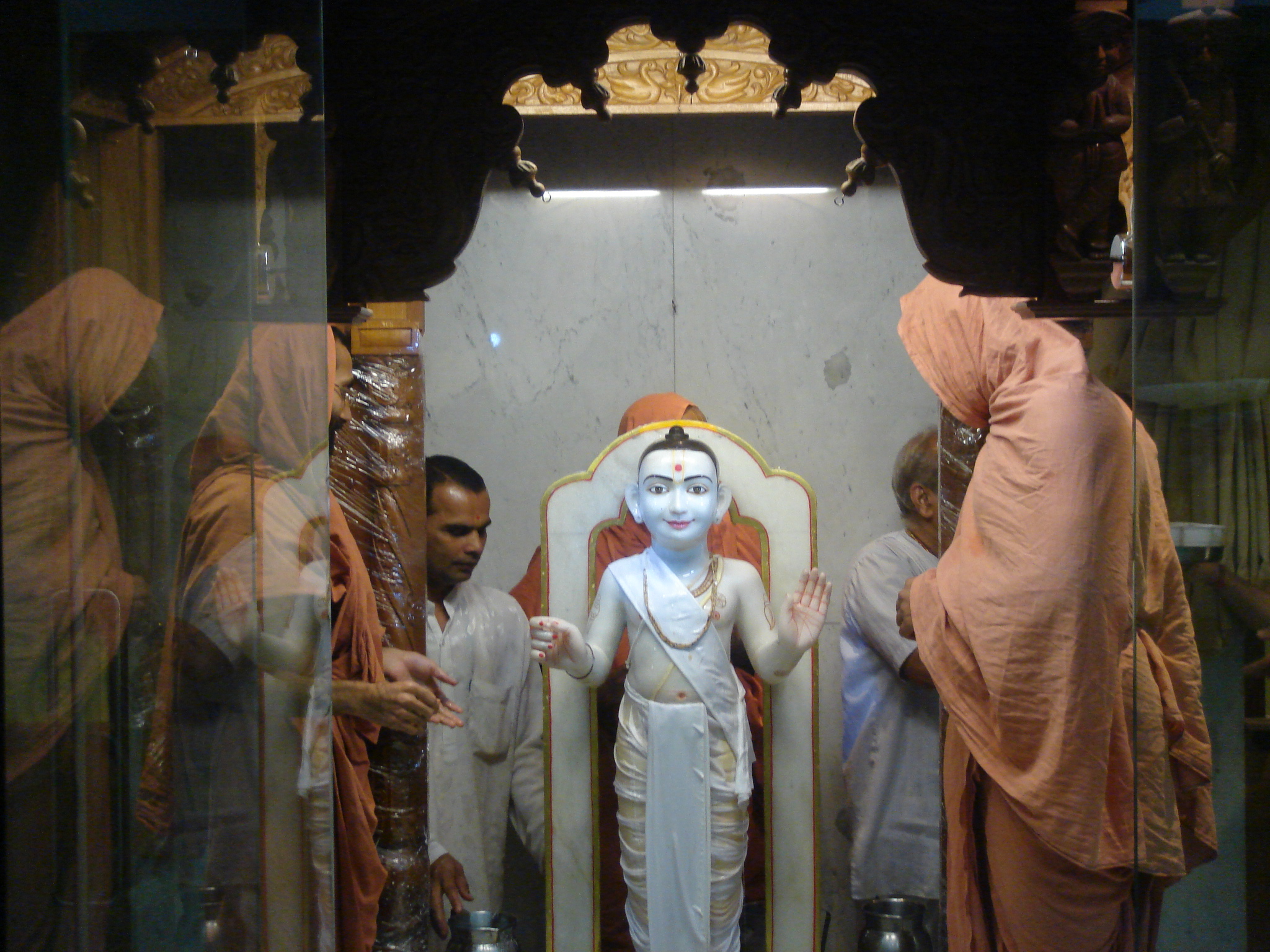 ©1987-2017 SKS Swaminarayan Temple East London