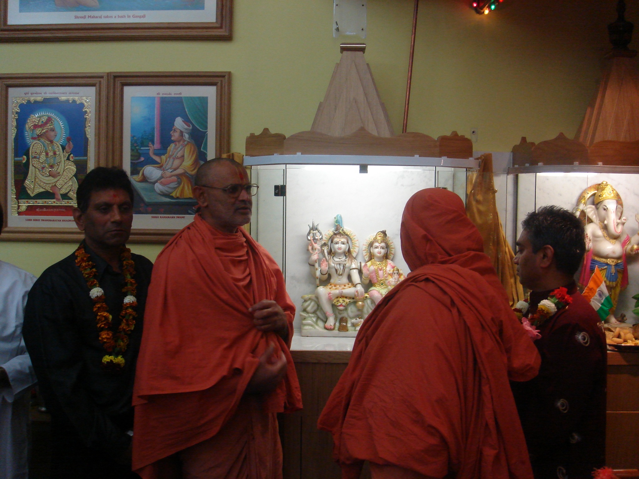 ©1987-2017 SKS Swaminarayan Temple East London
