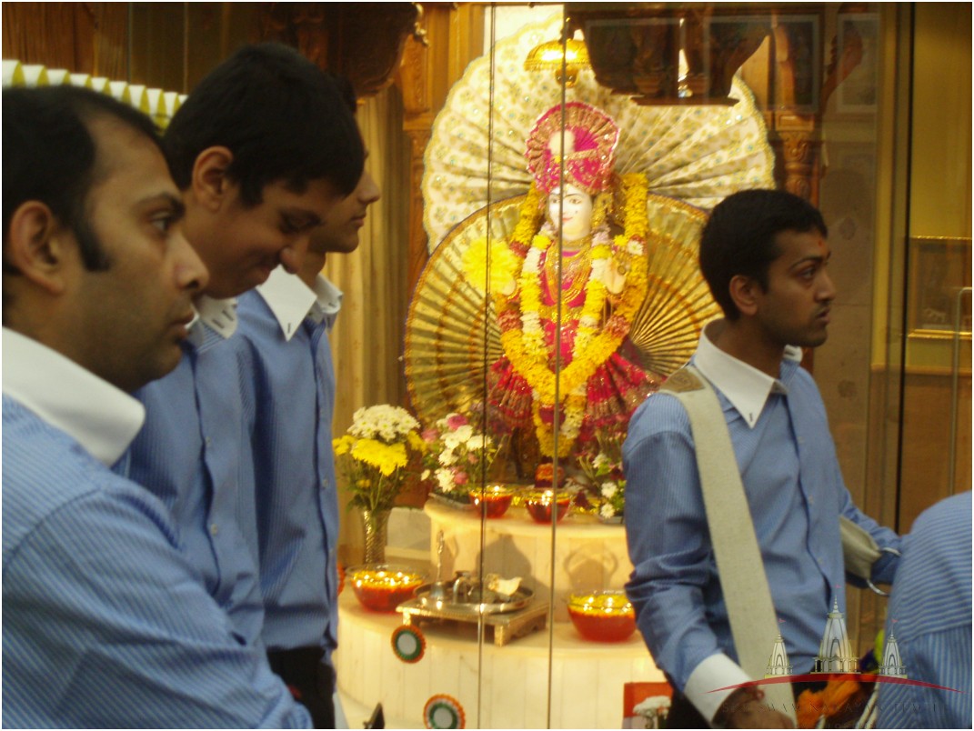 P8163897 - ©1987-2017 SKS Swaminarayan Temple East London