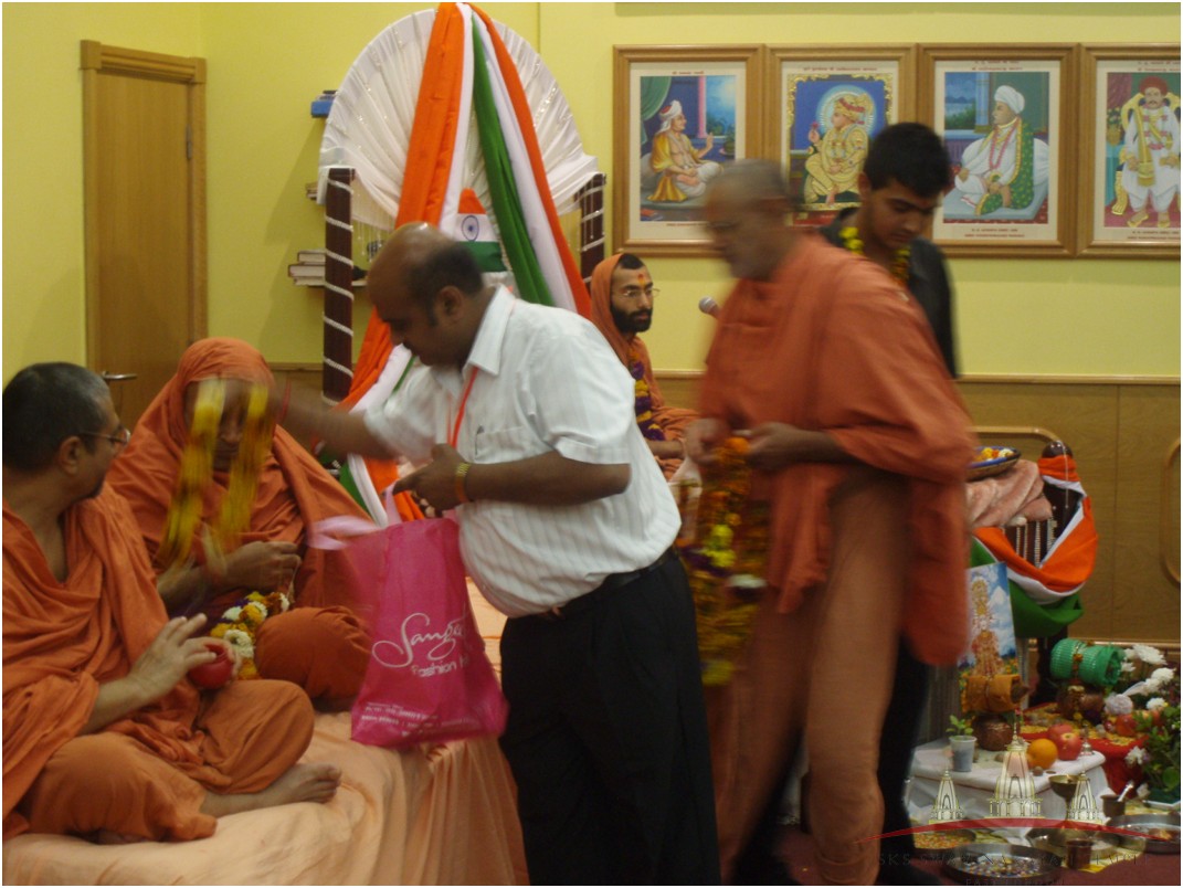P8163910 - ©1987-2017 SKS Swaminarayan Temple East London