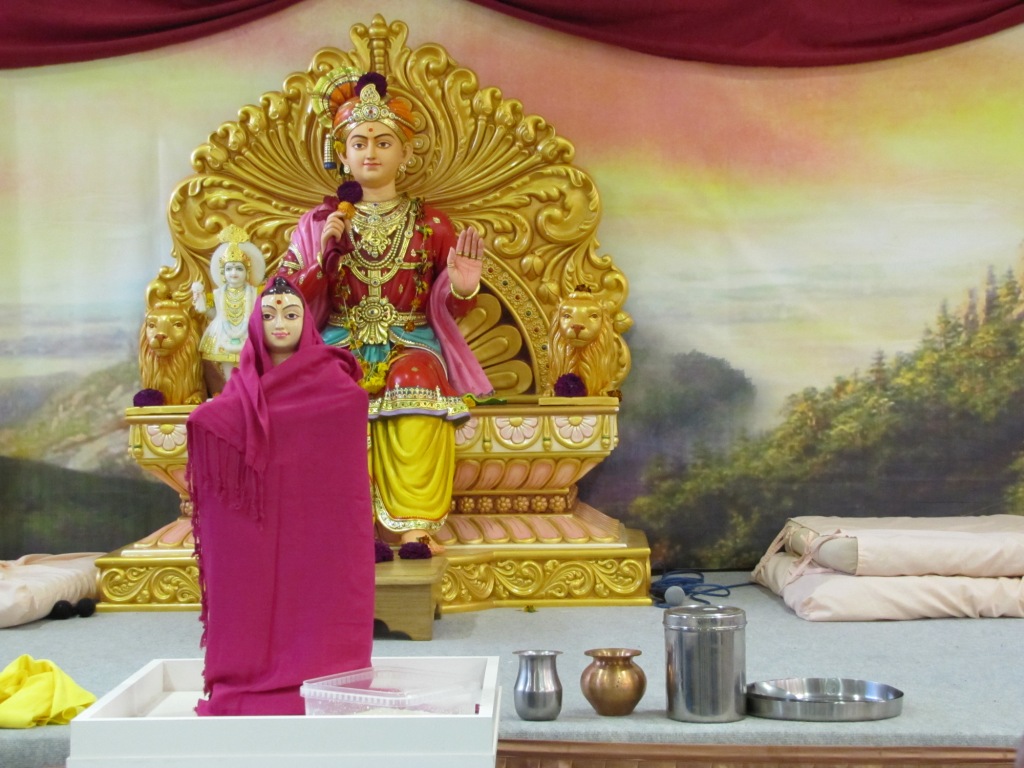 113 - ©1987-2017 SKS Swaminarayan Temple East London