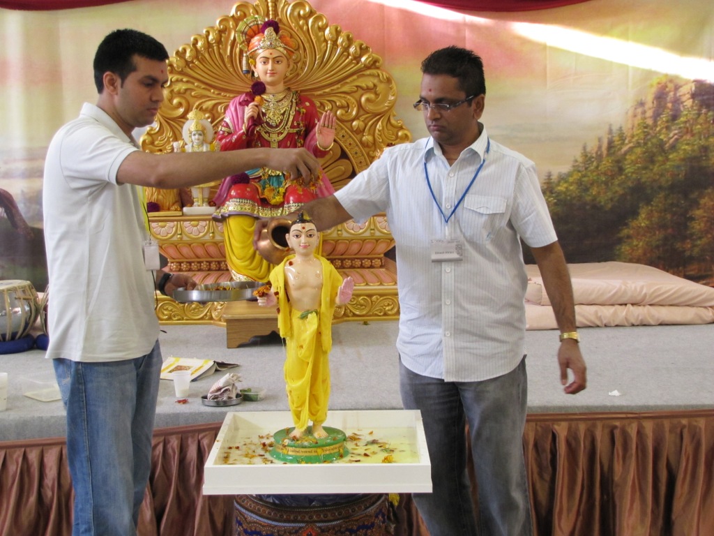 118 - ©1987-2017 SKS Swaminarayan Temple East London