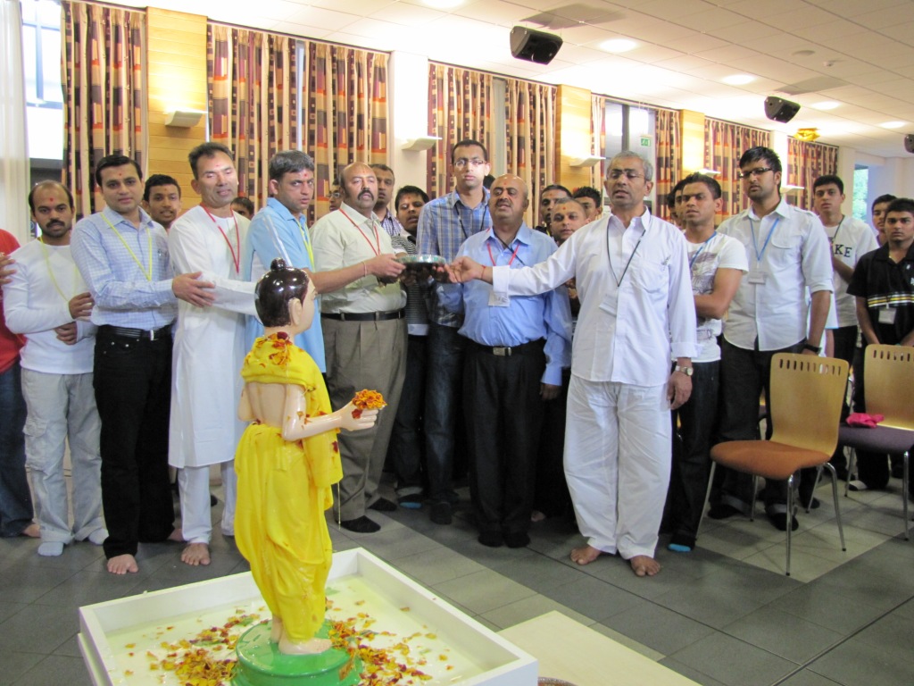 121 - ©1987-2017 SKS Swaminarayan Temple East London