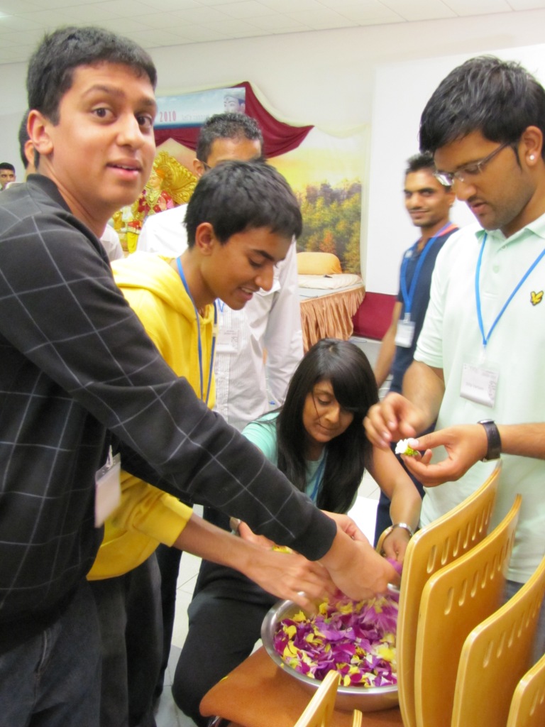 27 - ©1987-2017 SKS Swaminarayan Temple East London