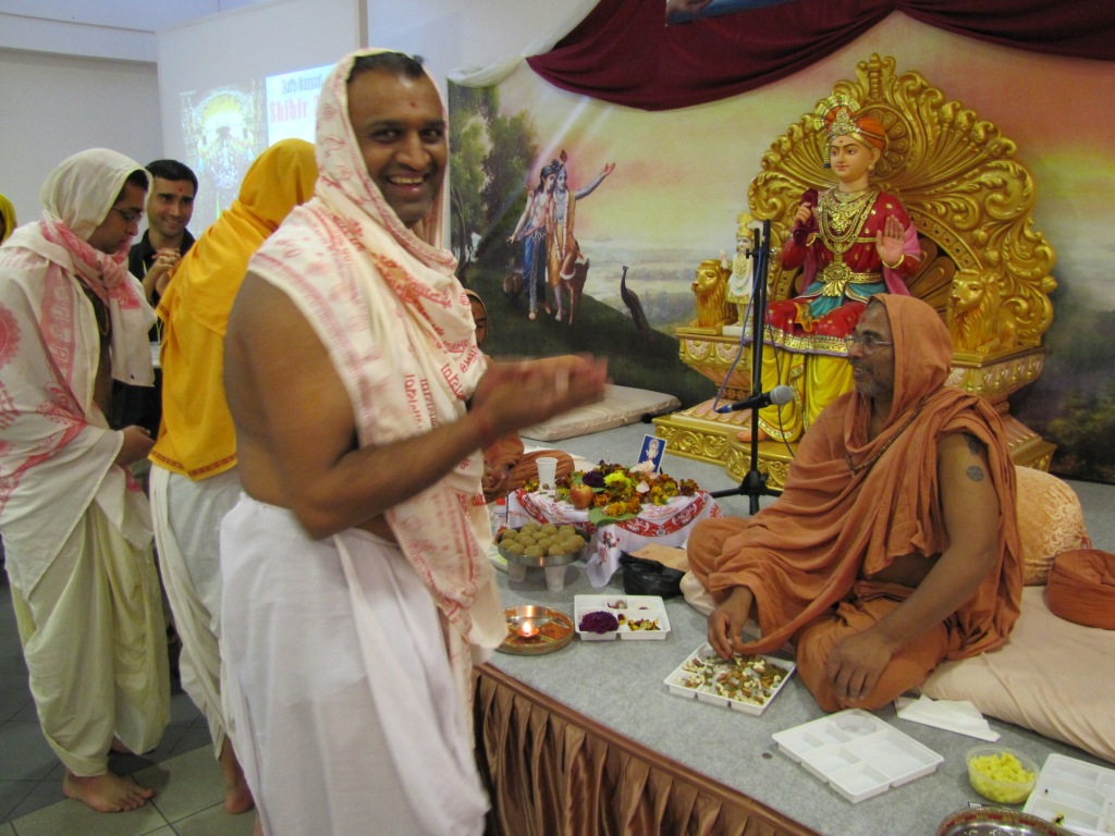 42 - ©1987-2017 SKS Swaminarayan Temple East London