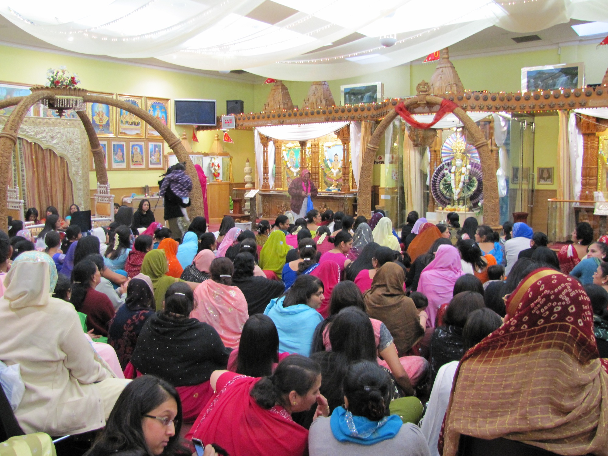 ©1987-2017 SKS Swaminarayan Temple East London