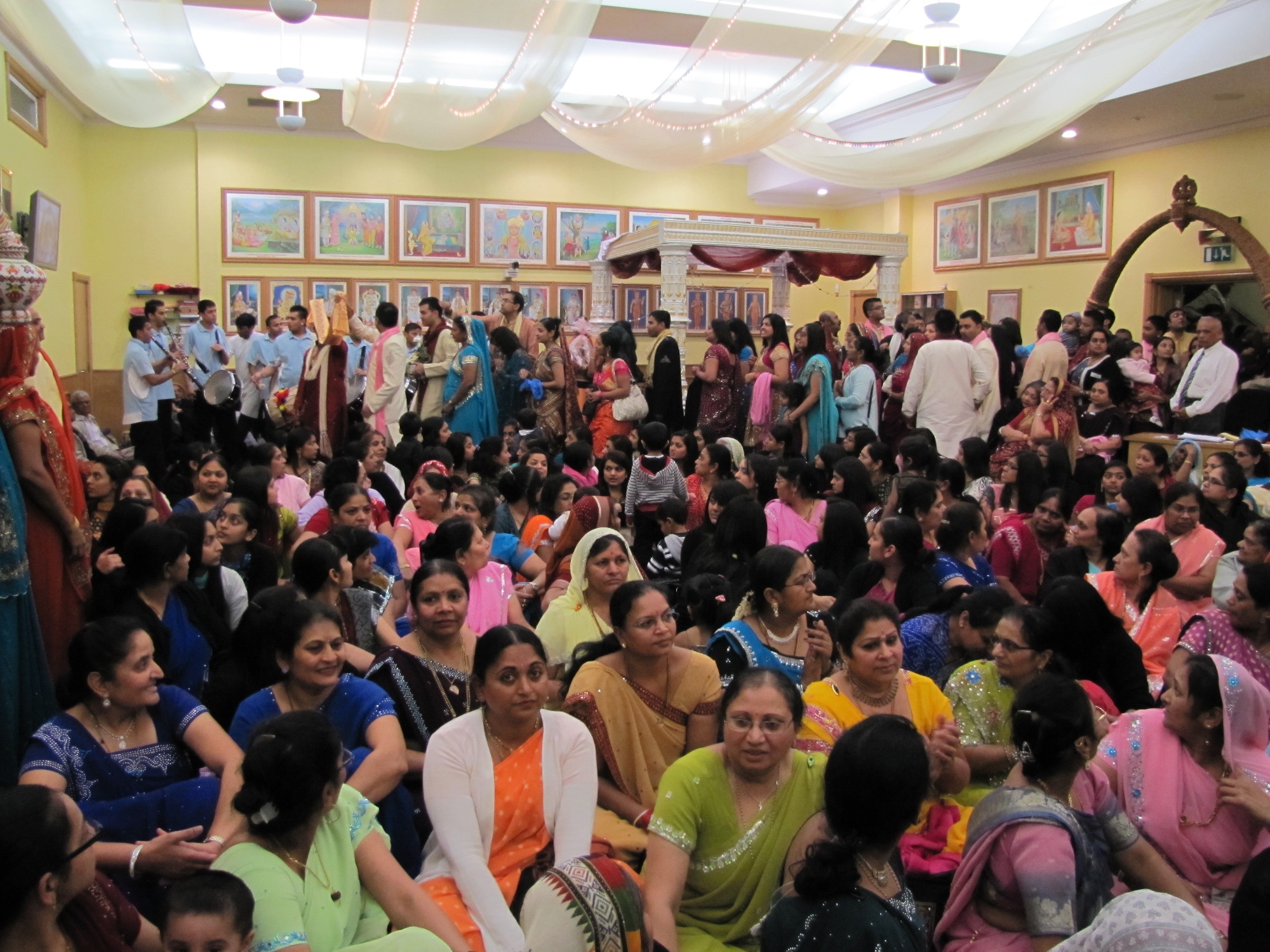 ©1987-2017 SKS Swaminarayan Temple East London
