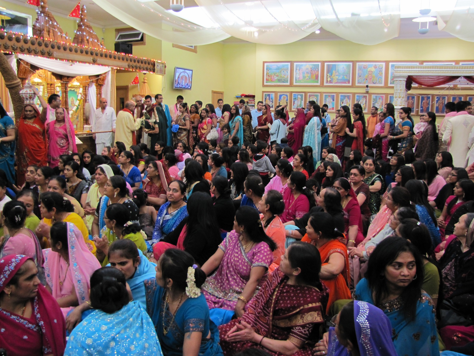 ©1987-2017 SKS Swaminarayan Temple East London