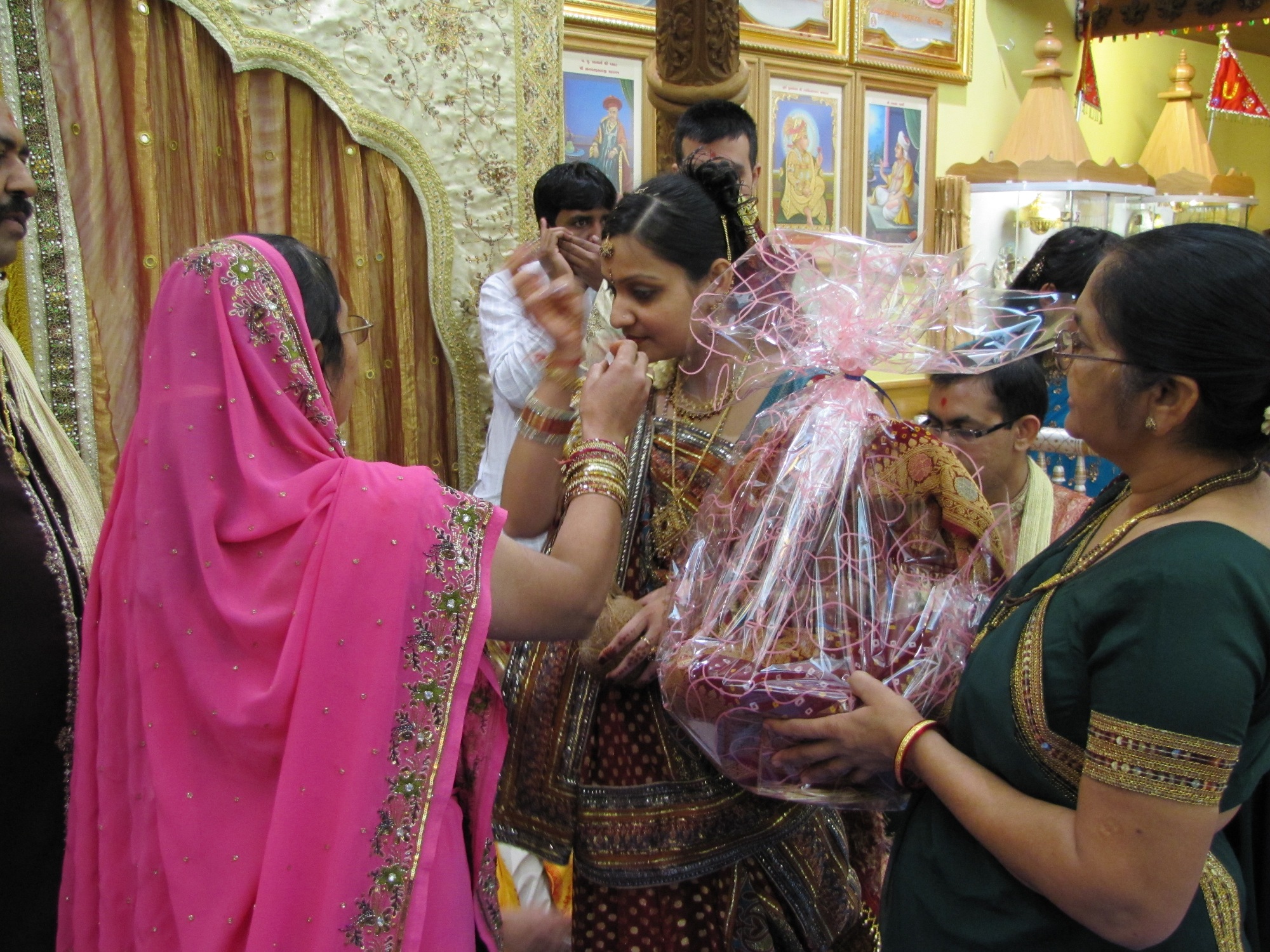 ©1987-2017 SKS Swaminarayan Temple East London