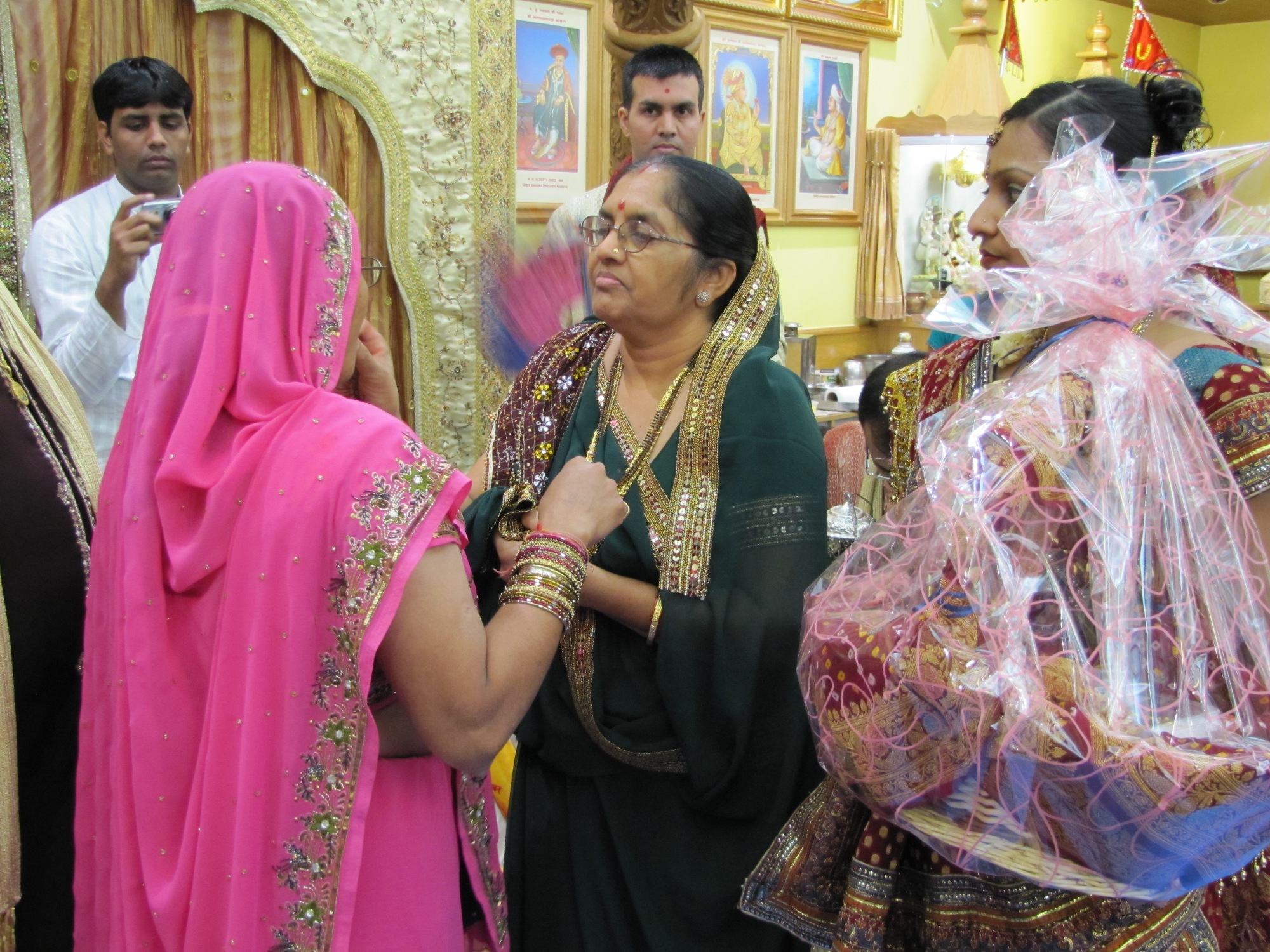 ©1987-2017 SKS Swaminarayan Temple East London