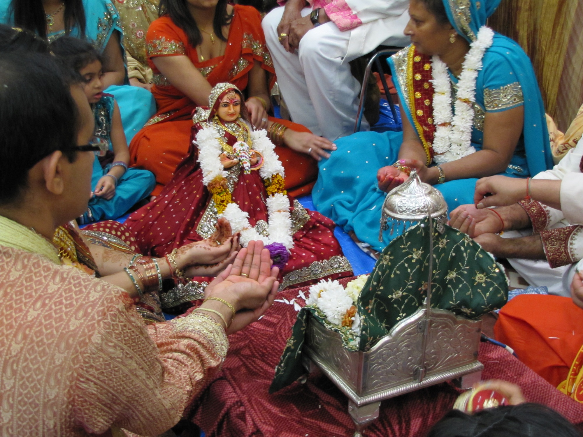 ©1987-2017 SKS Swaminarayan Temple East London