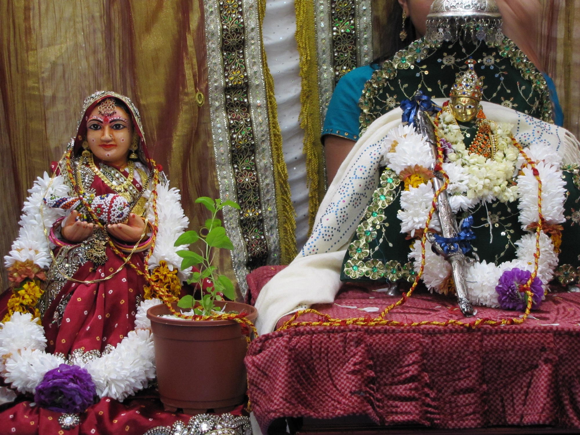 ©1987-2017 SKS Swaminarayan Temple East London