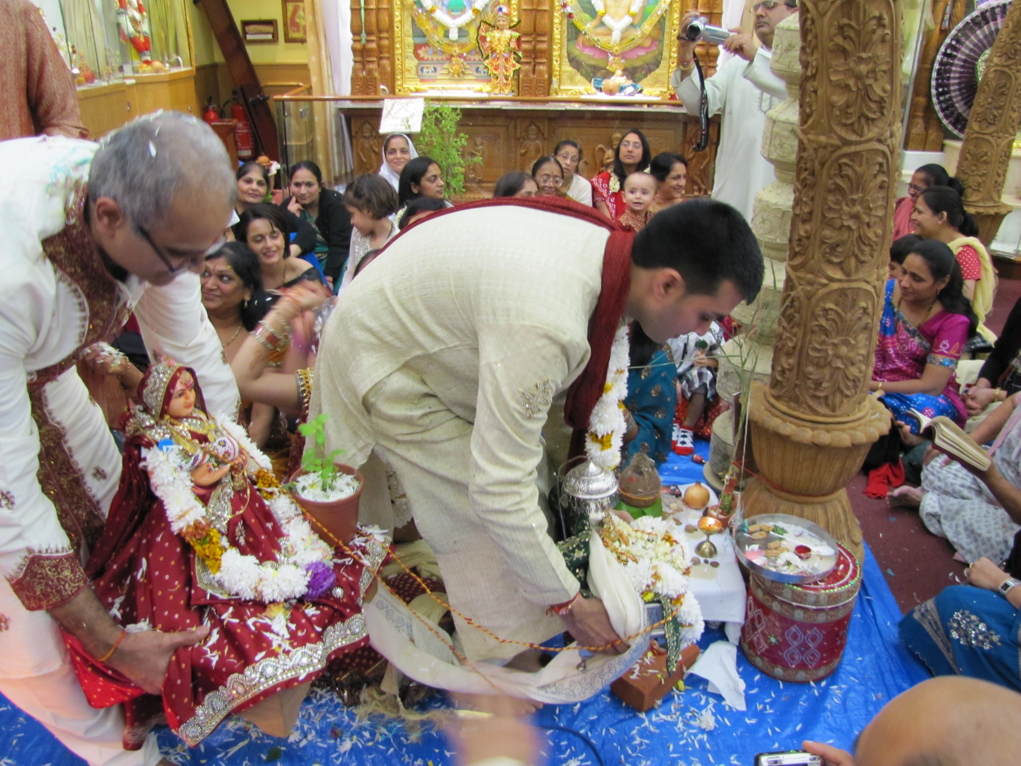 ©1987-2017 SKS Swaminarayan Temple East London