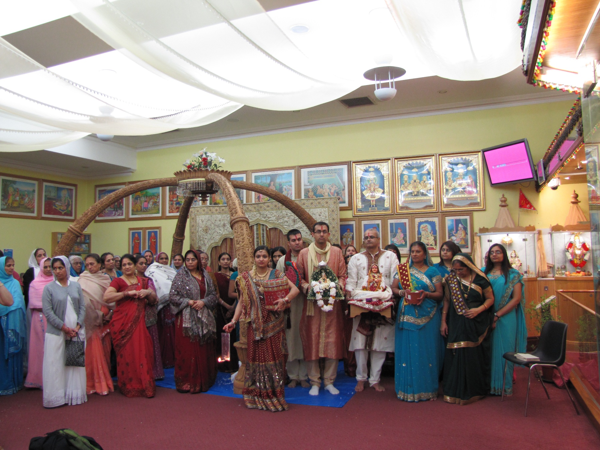 ©1987-2017 SKS Swaminarayan Temple East London