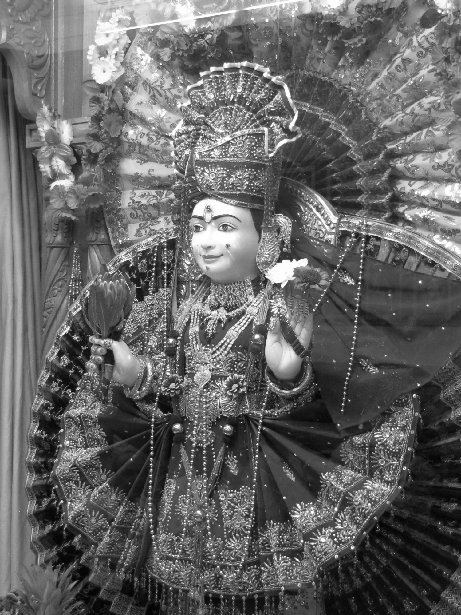 IMG 2144  1500x2000  - ©1987-2017 SKS Swaminarayan Temple East London