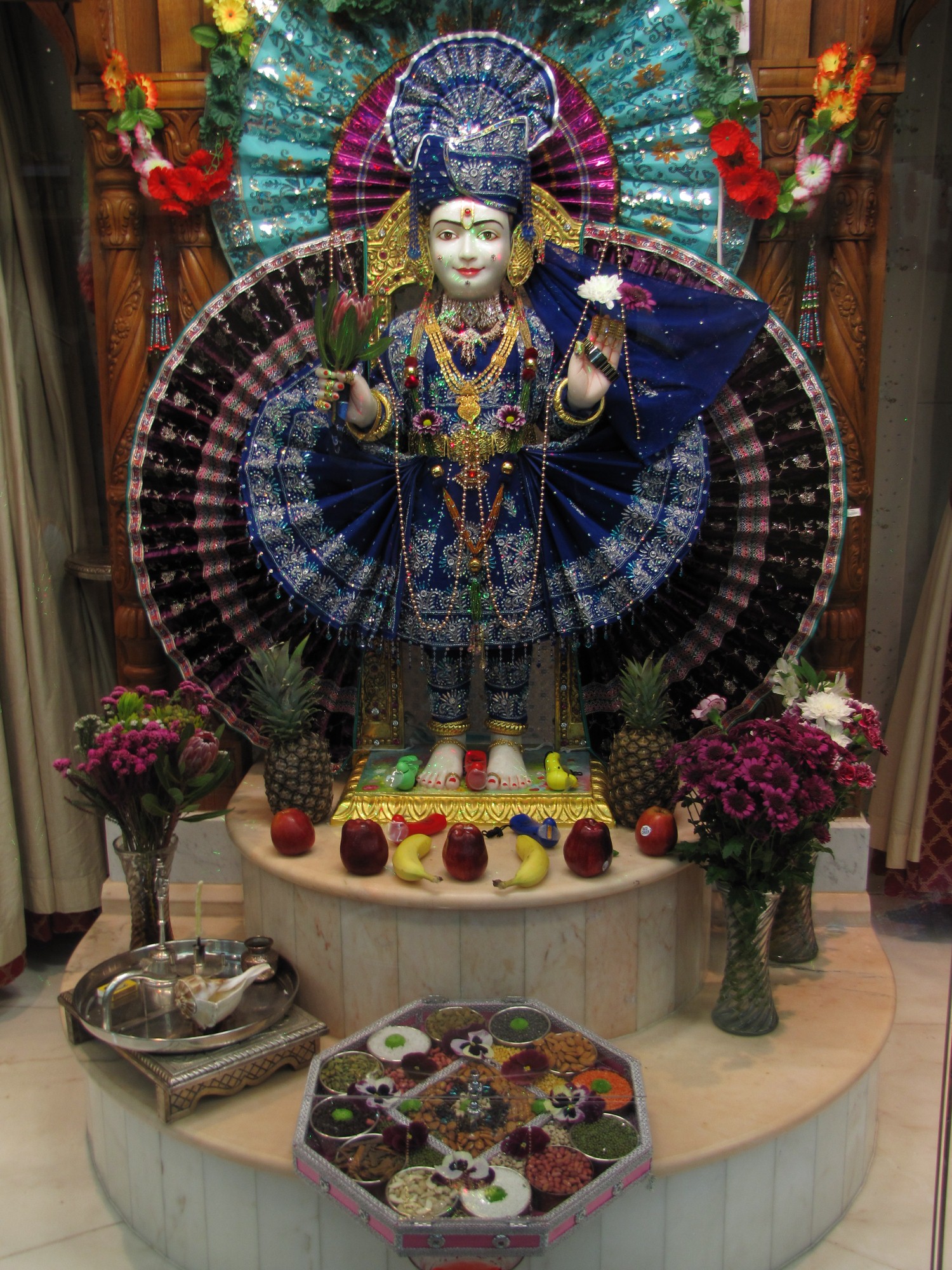 ©1987-2017 SKS Swaminarayan Temple East London