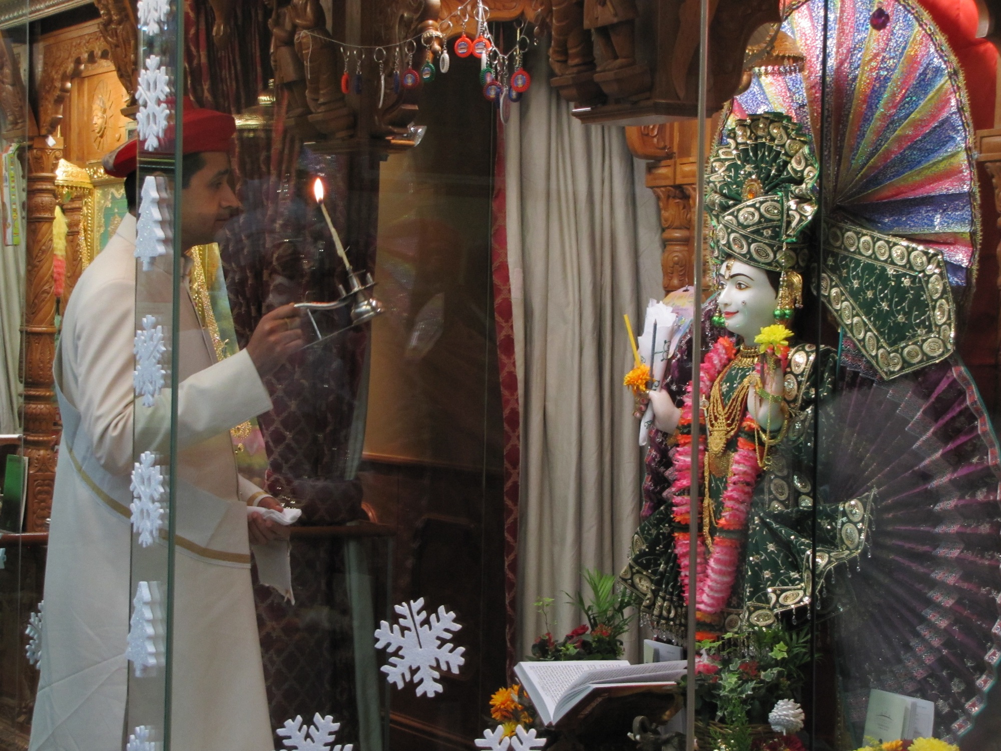 ©1987-2017 SKS Swaminarayan Temple East London
