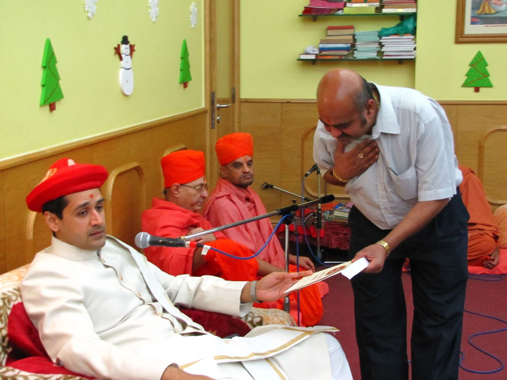 ©1987-2017 SKS Swaminarayan Temple East London