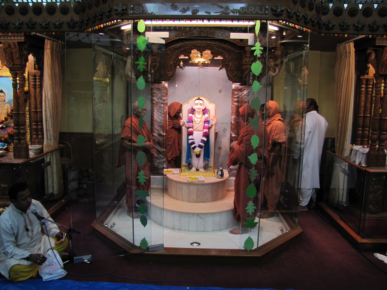 ©1987-2017 SKS Swaminarayan Temple East London