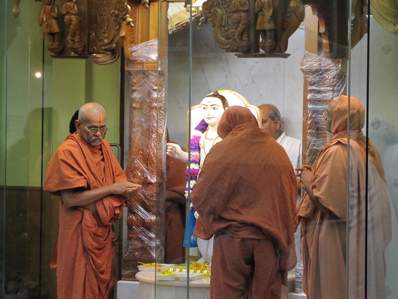 ©1987-2017 SKS Swaminarayan Temple East London