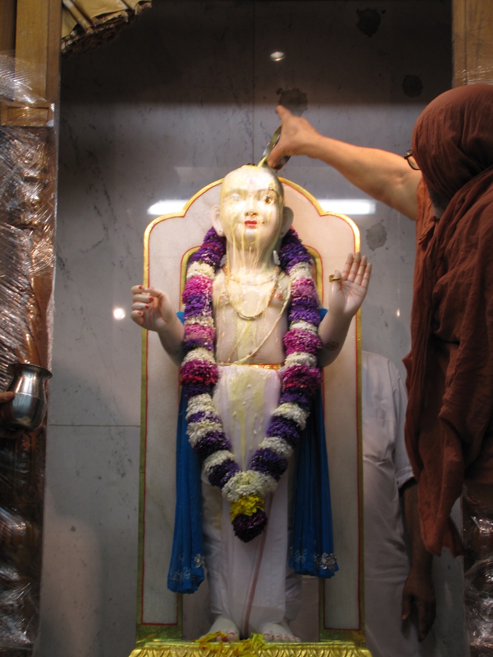 ©1987-2017 SKS Swaminarayan Temple East London