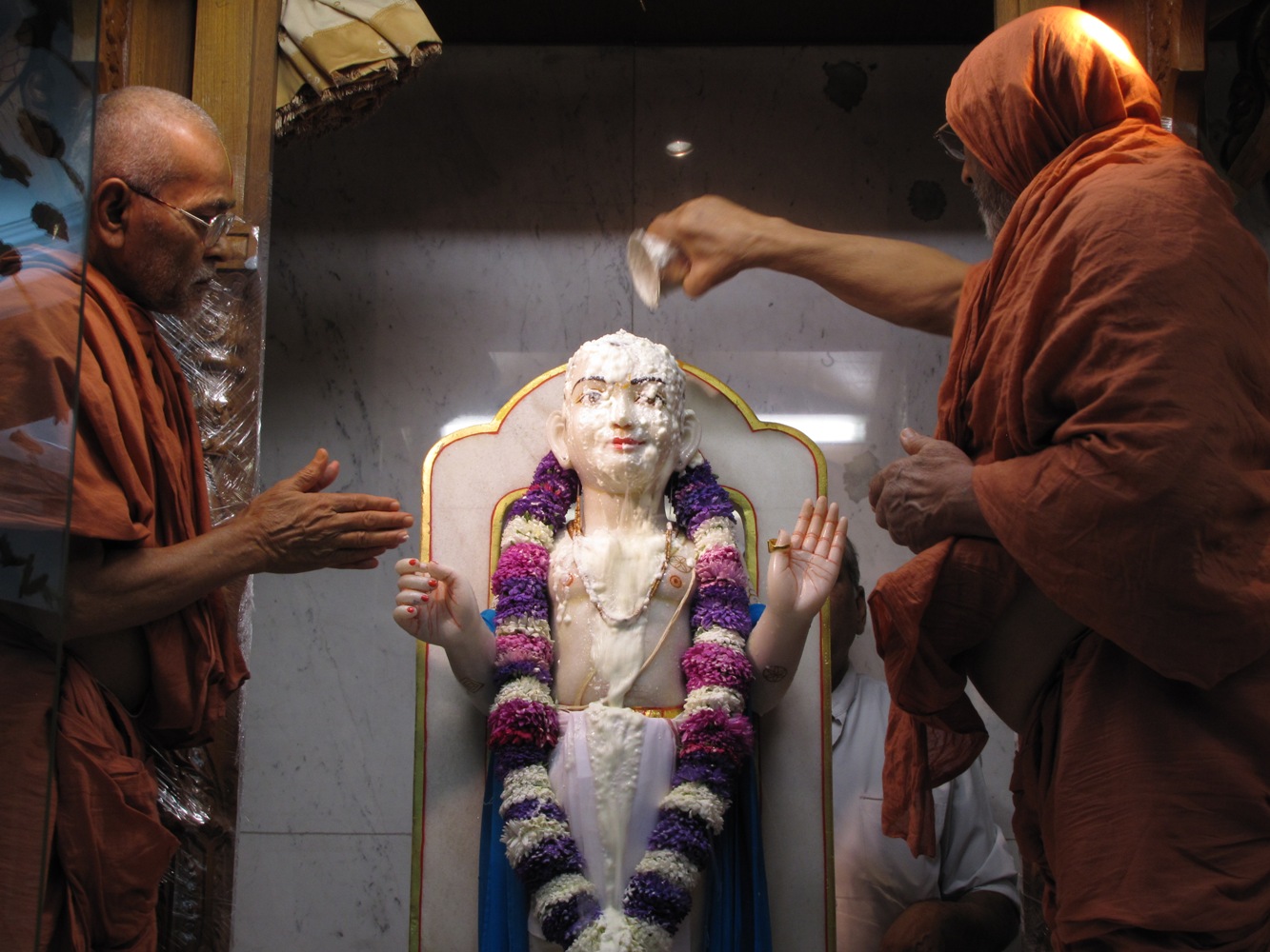 ©1987-2017 SKS Swaminarayan Temple East London