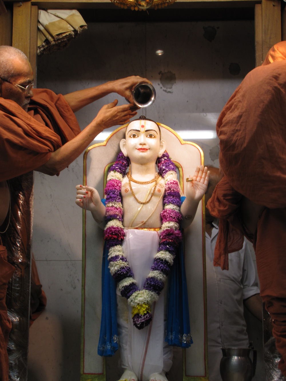 ©1987-2017 SKS Swaminarayan Temple East London